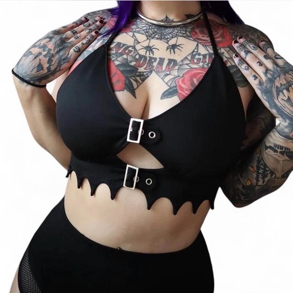 Bat cut halter top - Picture 3 of 3